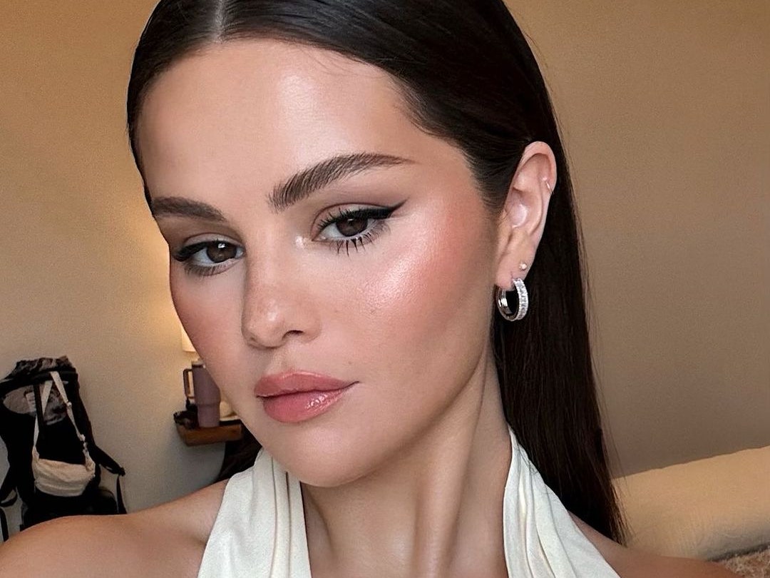 Did Selena Gomez Just Bring Back the Minimalist Manicure?