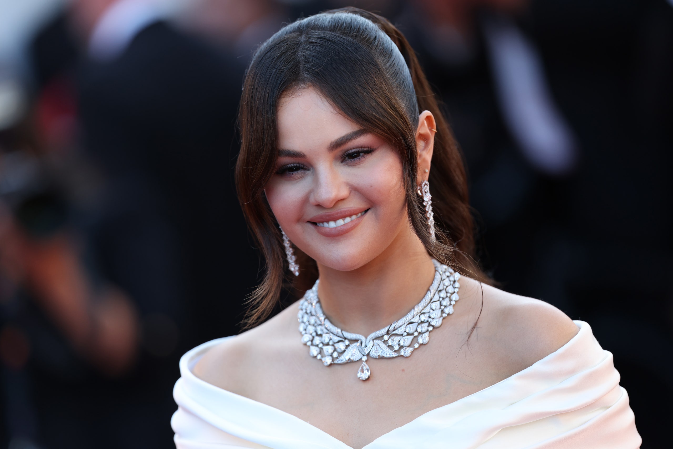 Did Selena Gomez Just Bring Back the Minimalist Mani